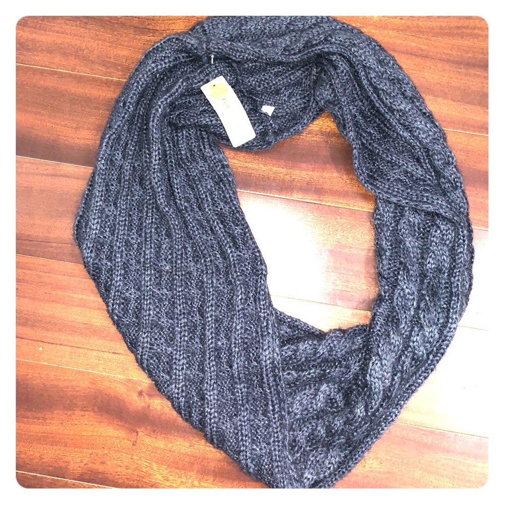 Lizard Thicket Gray Infinity Scarf NWT
